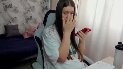 kianna_dior_ online show from April 26, 2026, 6:44 am