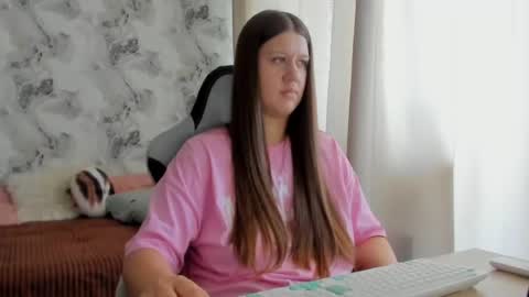 kianna_dior_ online show from June 27, 2026, 12:10 pm