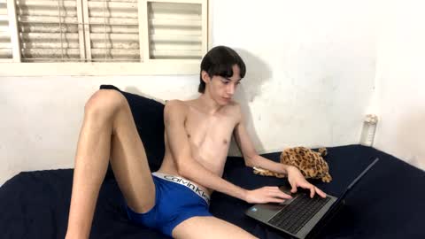 Snapshot of kiantwink chatting on December 3, 2024, 7:22 pm kiantwink online show from December 3, 2024, 7:22 pm