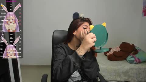 Snapshot of kiara_and_evelyn chatting on January 11, 2025, 2:20 am Evelyn online show from January 11, 2025, 2:20 am