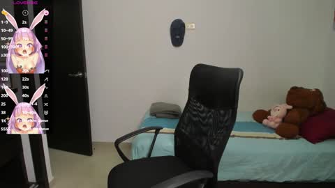 Snapshot of kiara_and_evelyn chatting on February 1, 2025, 2:16 am Evelyn online show from February 1, 2025, 2:16 am