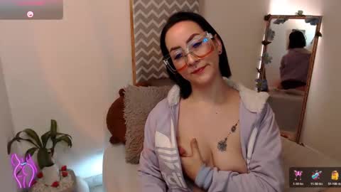 Snapshot of kiara_bermont chatting on November 16, 2025, 12:55 pm Kiara Bermont online show from November 16, 2025, 12:55 pm