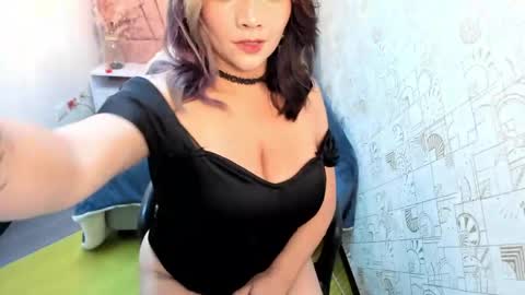 kiara Cruz online show from April 10, 2026, 8:35 pm