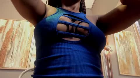 Snapshot of kiara_curls chatting on May 15, 2026, 11:17 am Kiara online show from May 15, 2026, 11:17 am