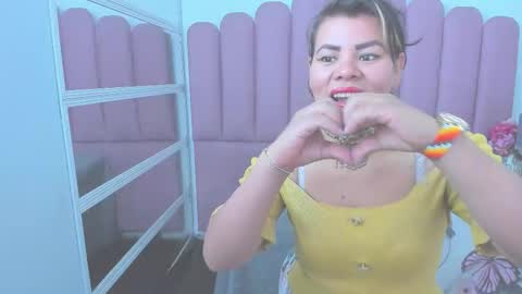 kiaraXMlif online show from February 25, 2026, 2:48 pm