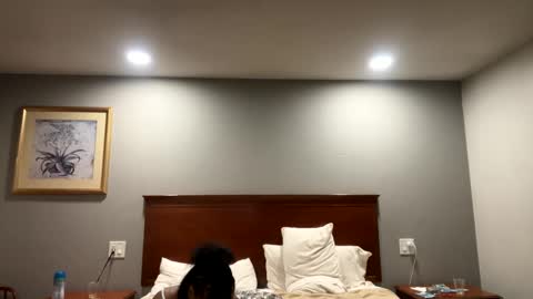 Snapshot of kibrombariu45 chatting on February 14, 2025, 9:56 am HunneysPlayRoom online show from February 14, 2025, 9:56 am