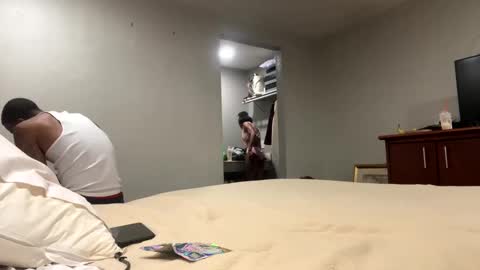 Snapshot of kibrombariu45 chatting on February 17, 2025, 9:35 am HunneysPlayRoom online show from February 17, 2025, 9:35 am