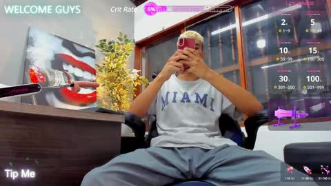 Snapshot of kieran_derek chatting on January 20, 2025, 7:25 pm Kieran Derek online show from January 20, 2025, 7:25 pm