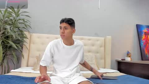 Snapshot of kieran_derek chatting on October 4, 2025, 5:05 am Kieran Derek online show from October 4, 2025, 5:05 am