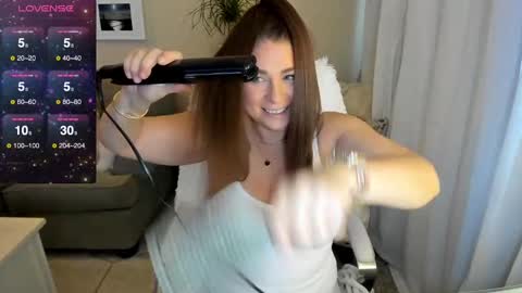 Kiera Reines online show from December 23, 2024, 6:05 pm