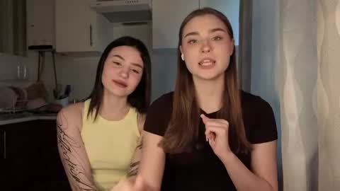Ola my name is Lissa  Lets hit 10 Thumbs Up together   online show from April 30, 2026, 2:12 pm