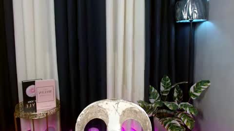 Im Mia online show from September 30, 2025, 6:40 am