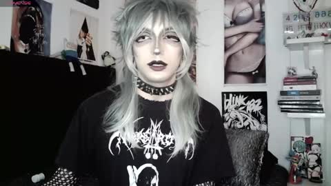 Snapshot of kiiller_queen chatting on May 6, 2026, 3:50 pm kenny online show from May 6, 2026, 3:50 pm