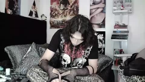 Snapshot of kiiller_queen chatting on May 14, 2026, 7:20 pm kenny online show from May 14, 2026, 7:20 pm