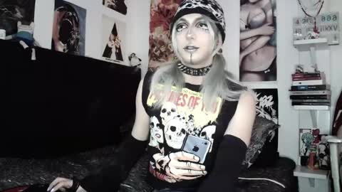 Snapshot of kiiller_queen chatting on May 19, 2026, 8:59 pm kenny online show from May 19, 2026, 8:59 pm