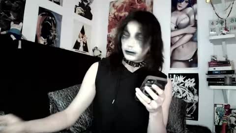 Snapshot of kiiller_queen chatting on May 20, 2026, 7:09 pm kenny online show from May 20, 2026, 7:09 pm