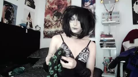 Snapshot of kiiller_queen chatting on May 25, 2026, 4:46 pm kenny online show from May 25, 2026, 4:46 pm