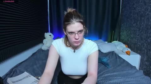 Snapshot of kiki_krash chatting on February 15, 2025, 4:45 pm Kiki online show from February 15, 2025, 4:45 pm