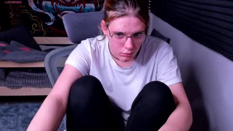 Snapshot of kiki_krash chatting on February 21, 2025, 4:48 pm Kiki online show from February 21, 2025, 4:48 pm