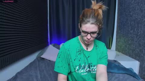 Snapshot of kiki_krash chatting on February 24, 2025, 1:21 pm Kiki online show from February 24, 2025, 1:21 pm