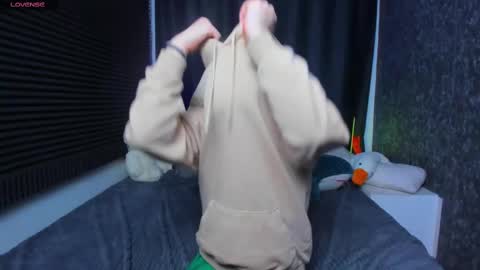 Snapshot of kiki_krash chatting on February 27, 2025, 10:37 am Kiki online show from February 27, 2025, 10:37 am