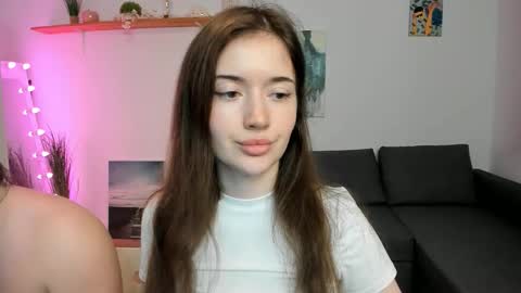 Snapshot of kiki_mcflurry chatting on October 19, 2025, 12:00 am PavelPolly online show from October 19, 2025, 12:00 am