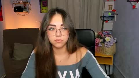 kiki_swan online show from June 25, 2026, 7:18 pm