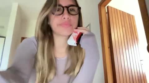 kikibae2 online show from February 25, 2025, 7:52 am