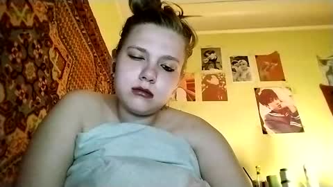 kikibang_ online show from April 28, 2026, 6:46 pm