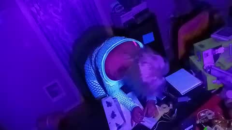 Snapshot of kikilovespartylights chatting on December 18, 2024, 10:51 am kikilovespartylights online show from December 18, 2024, 10:51 am