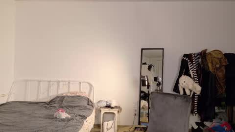Kiki online show from April 23, 2026, 12:29 pm