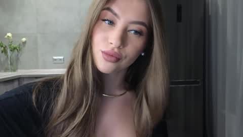 Snapshot of killer__girls chatting on December 27, 2024, 10:37 pm EvaAnna online show from December 27, 2024, 10:37 pm