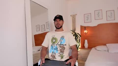 Snapshot of killua_zagarra_ chatting on September 8, 2025, 8:41 pm Kilua Muscle guy online show from September 8, 2025, 8:41 pm