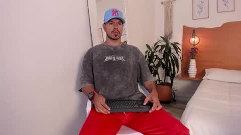 Snapshot of killua_zagarra_ chatting on November 8, 2025, 9:46 pm Kilua Muscle guy online show from November 8, 2025, 9:46 pm