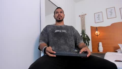 Kilua Muscle guy online show from May 29, 2026, 7:12 pm