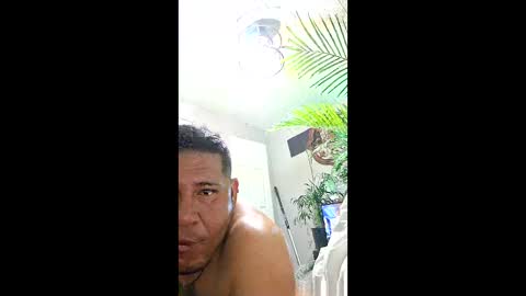 Snapshot of kiloflores124 chatting on December 21, 2025, 9:49 am kiloflores124 online show from December 21, 2025, 9:49 am