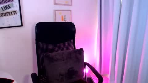 Snapshot of kim_burton_1 chatting on July 8, 2026, 1:15 pm Kimberly online show from July 8, 2026, 1:15 pm