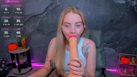 Snapshot of kim_girl_next_door chatting on December 9, 2024, 1:02 pm KIM online show from December 9, 2024, 1:02 pm