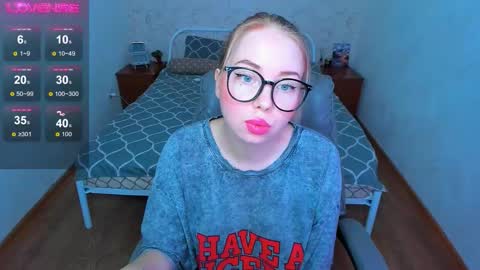 Snapshot of kim_girl_next_door chatting on November 21, 2025, 9:30 am KIM online show from November 21, 2025, 9:30 am