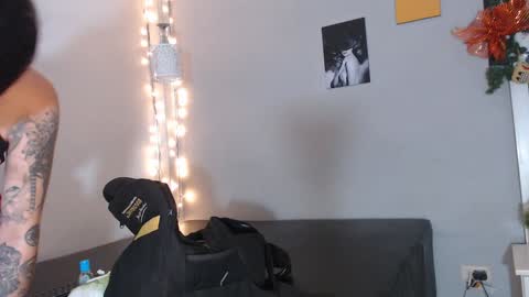 Snapshot of kimandyuk chatting on December 18, 2024, 2:10 am Kim Yuk online show from December 18, 2024, 2:10 am