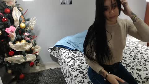 Snapshot of kimandyuk chatting on December 21, 2024, 5:40 pm Kim Yuk online show from December 21, 2024, 5:40 pm