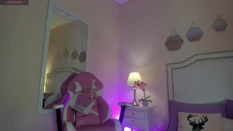 April online show from September 28, 2025, 8:03 pm