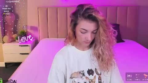 kimberlly_smith online show from June 12, 2026, 11:35 pm