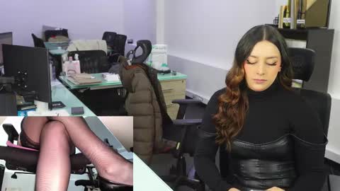 Snapshot of kimberly_clars chatting on February 24, 2025, 9:31 pm Kimberly 1200-1900 GMT-5 online show from February 24, 2025, 9:31 pm