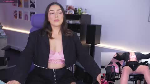 Snapshot of kimberly_clars chatting on February 24, 2026, 5:11 pm Kimberly 1200-1900 GMT-5 online show from February 24, 2026, 5:11 pm