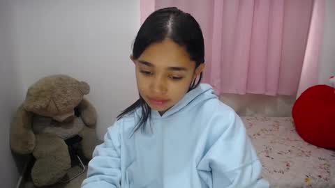 Snapshot of kimberly_slim chatting on February 14, 2025, 3:15 pm Kim online show from February 14, 2025, 3:15 pm