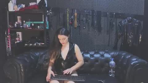  KIMBERLY SWAN  online show from March 1, 2025, 8:21 pm