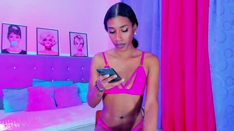 Snapshot of kimberly_thompsom chatting on December 10, 2024, 1:33 pm Your Queen KIM online show from December 10, 2024, 1:33 pm