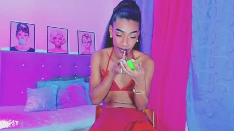 Snapshot of kimberly_thompsom chatting on January 8, 2025, 5:15 pm Your Queen KIM online show from January 8, 2025, 5:15 pm