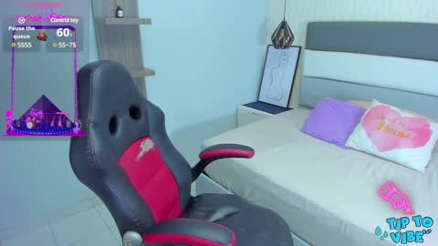 Snapshot of kimdavies chatting on January 30, 2025, 7:37 pm KAREN online show from January 30, 2025, 7:37 pm